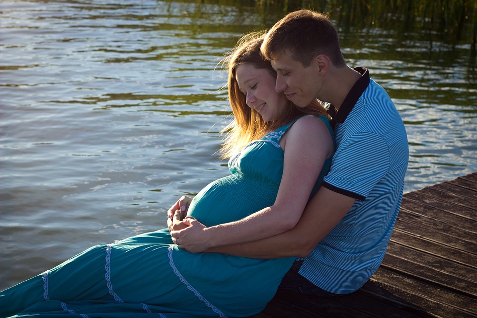 couple expecting